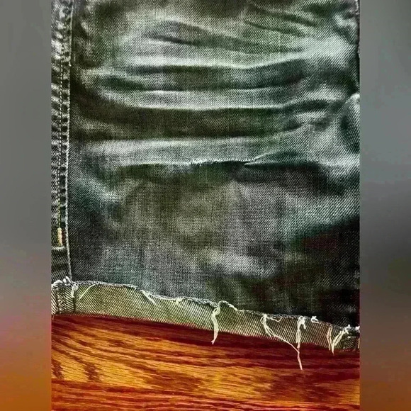 Levi’s classic jean cutoffs. Size 27. - Picture 5 of 11